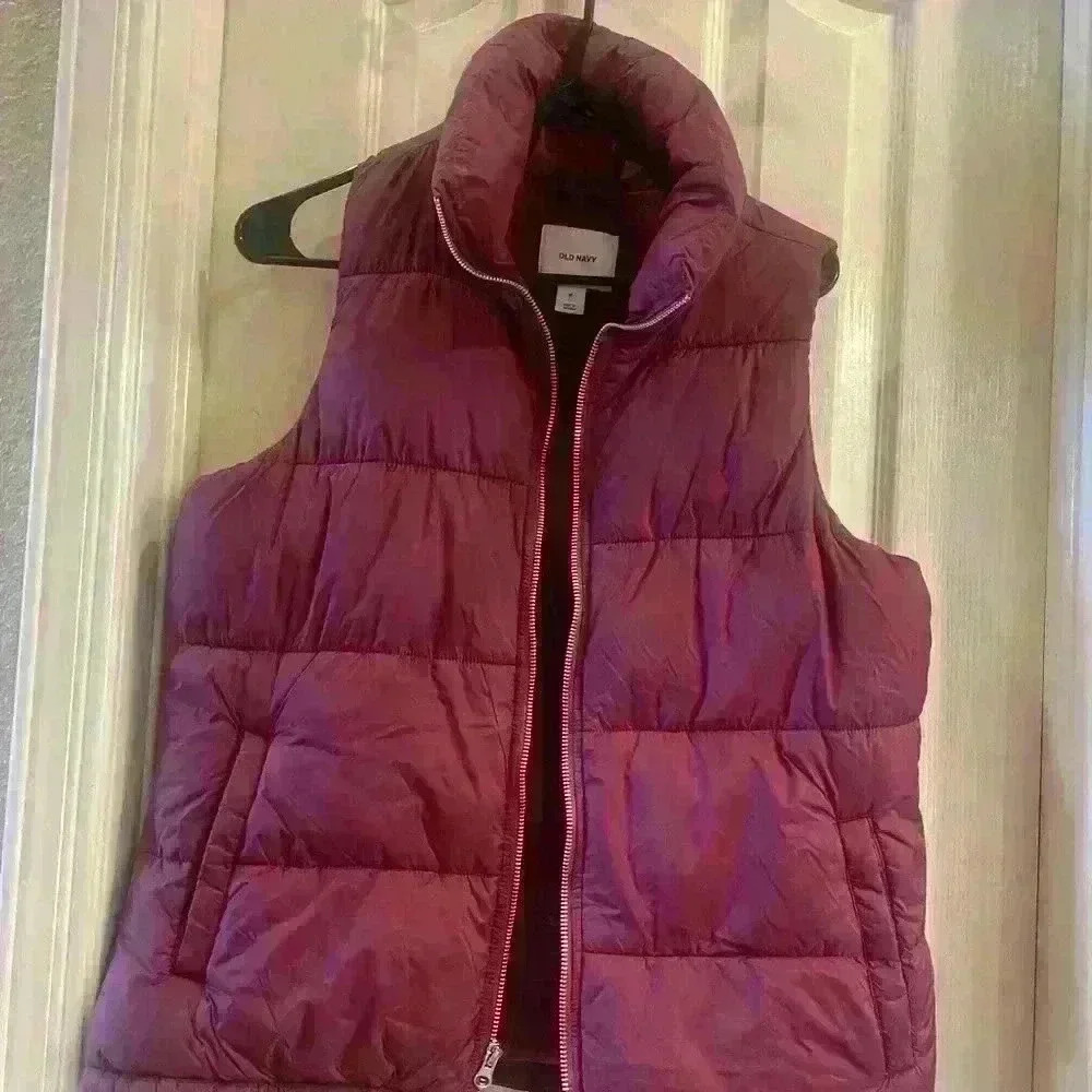 Old Navy Burgundy Puffer Vest. Size Medium. Never Worn. Warm and comfy.
